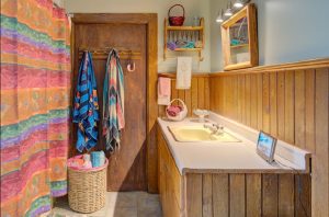 Rideau Lakes Country Condo Bathroom